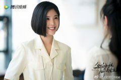 赵奕欢眼睛奇怪怎么一大一小，是有一个斗鸡眼吗？