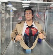 亨利卡维尔24厘米超人服装，其肌肉太绝了！
