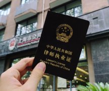 何运晨还在做律师吗？他在哪家律所