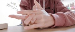 拜财神手势的正确方法图片