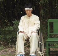 肖春生啥时候被炸，被炸后经过痛苦的康复训练重新走路！